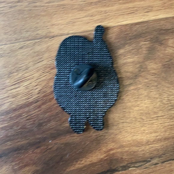 SPIDER MAN ENAMEL PIN - Picture 3 of 3